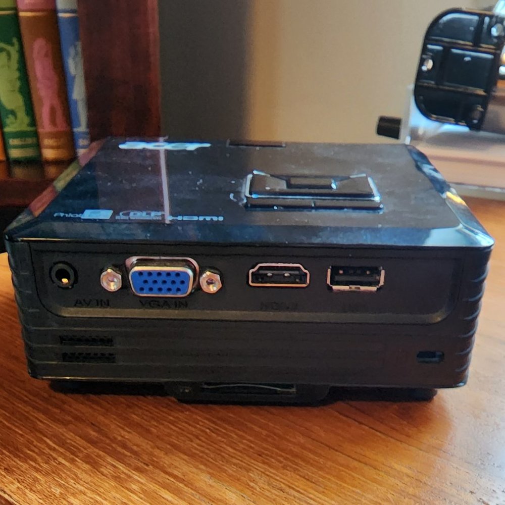 ACER K11 Projector - Picture 2 of 4